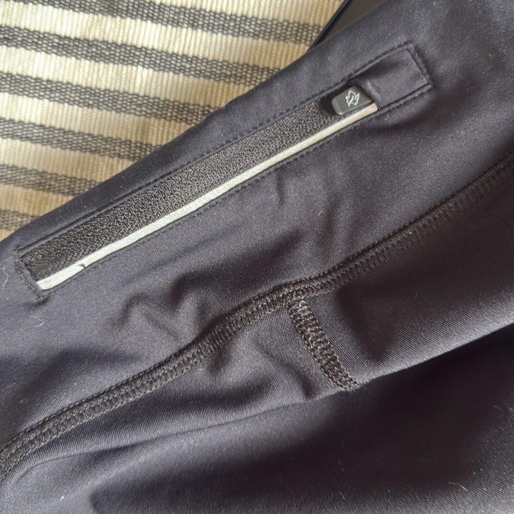 Rabbit Hoka Women's Black Athletic Shorts small - Picture 6 of 6